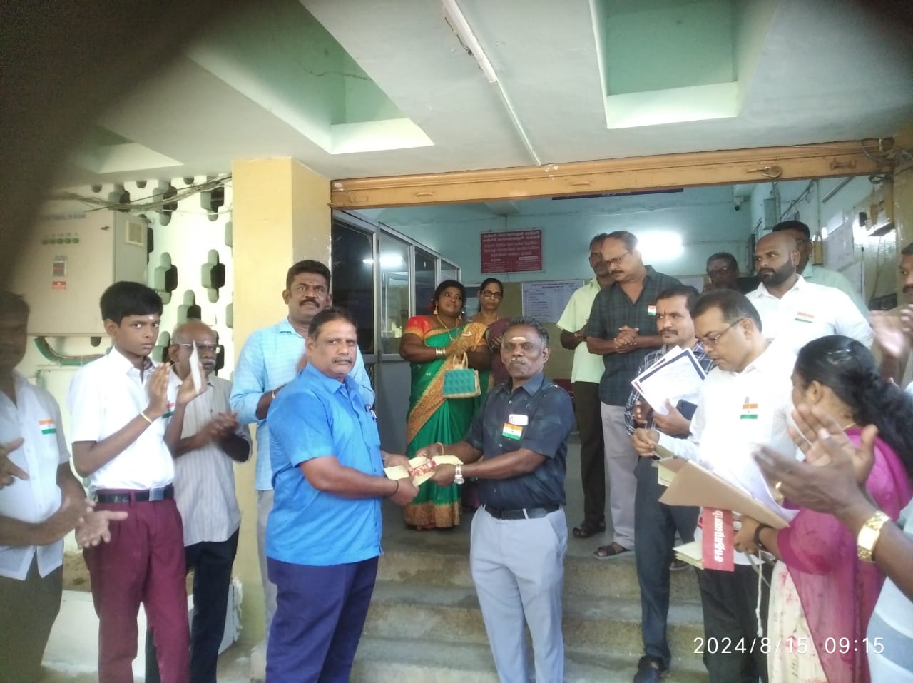 12ஆம் வகுப்பு பொதுத் தேர்வில் அதிக மதிப்பெண் பெற்ற மாணவருக்கு பரிசு தொகை