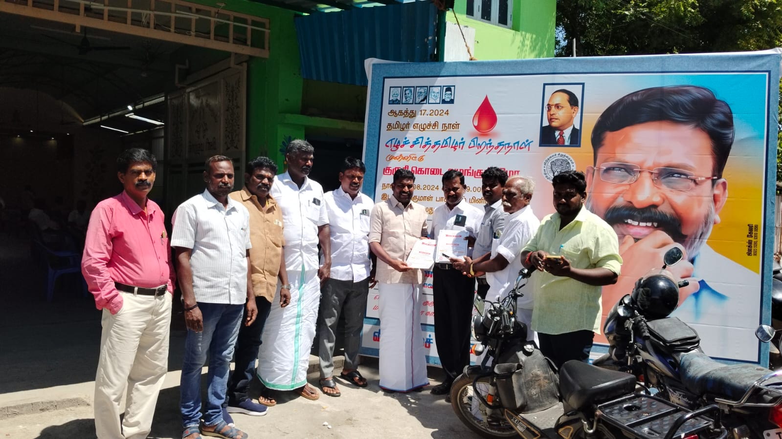 எழுச்சித்தமிழரின் 62 ஆவது பிறந்தநாள் முன்னிட்டு மதுரை கிழக்கு மாவட்ட விடுதலை சிறுத்தை கட்சியினர் குருதி கொடை வழங்கும் விழா