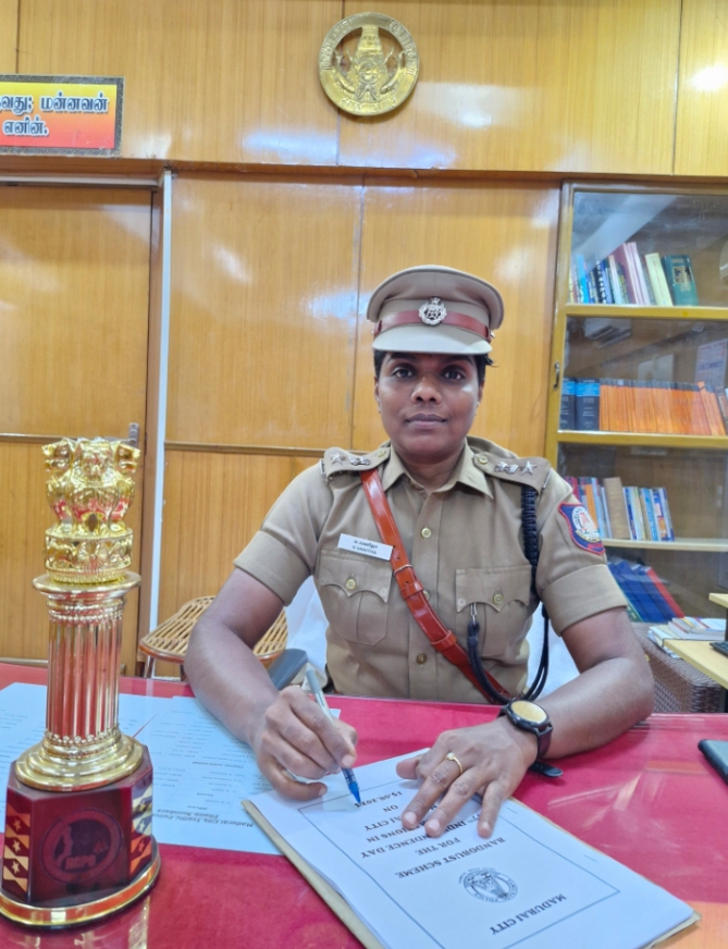மதுரை மாநகர் போக்குவரத்து காவல் துணை ஆணையாரக S.வனிதா அவர்கள் பெறுப்பேற்றுக்கொண்டார்
