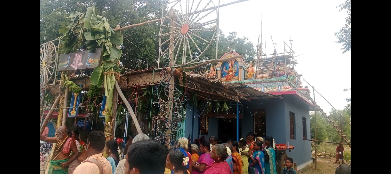 ஸ்ரீமுஷ்ணம் அருகே கலியங்குப்பம் ஸ்ரீ மாரியம்மன் ஆலயத்தில் மகா கும்பாபிஷேகம் திரளான பக்தர்கள் கலந்து கொண்டனர்