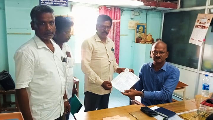 சிதம்பரம் அருகே மின்சார தடையால் நான்கு ஊராட்சிகளுக்கு செல்லும் குடிநீர்செல்லவில்லை பொதுமக்கள் பெரும் அவதி சாலை மறியல் செய்வதாக மின்சார வாரியத்திடம் புகார்.