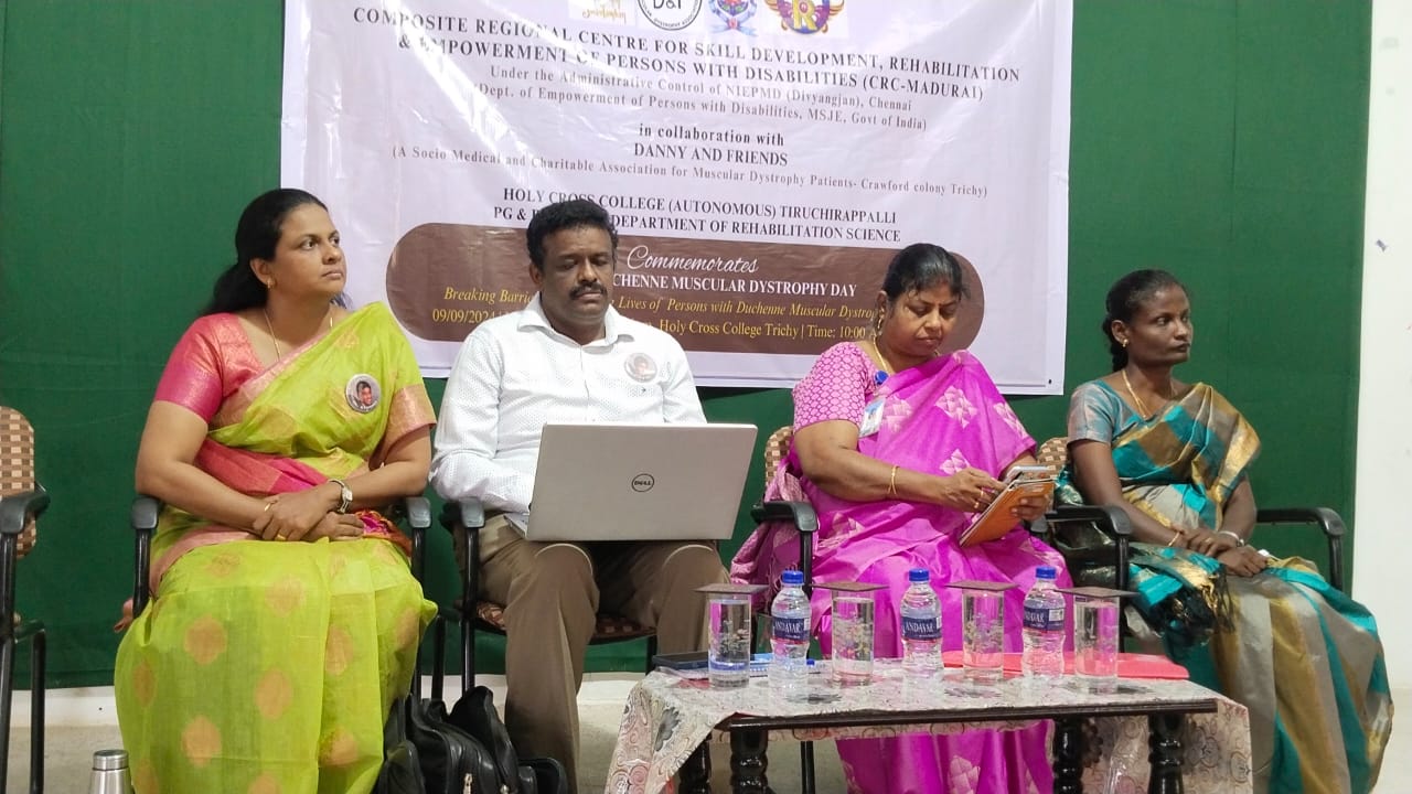 திருச்சியில் தசைநார் நோயால் பாதிக்கப்பட்ட மக்களுக்கு டேனி அண்ட் பிரண்ட்ஸ் நிறுவன மருத்துவ முகாம்.