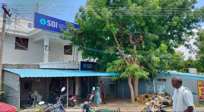 கழுதூரில் 1 வருடத்திற்கு மேல் இயங்காமல் உள்ள ஏடிஎம் இயங்கக் கோரி கோரிக்கை.