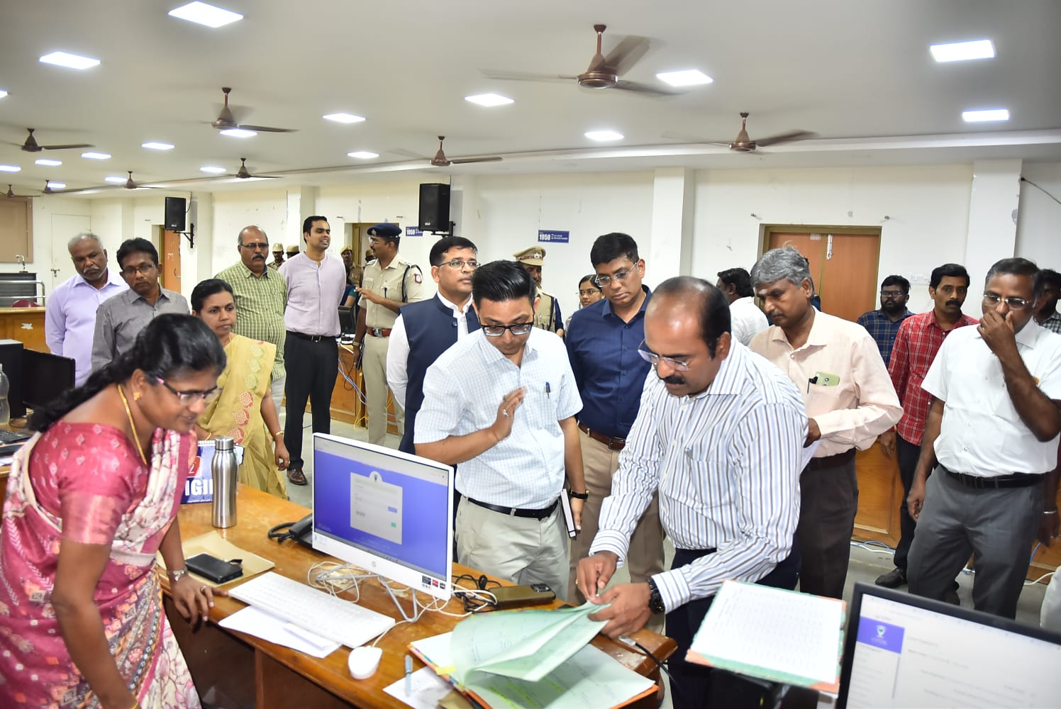 திருநெல்வேலியில் தேர்தல் கண்காணிப்பு கட்டுப்பாட்டு அறை ஆய்வு