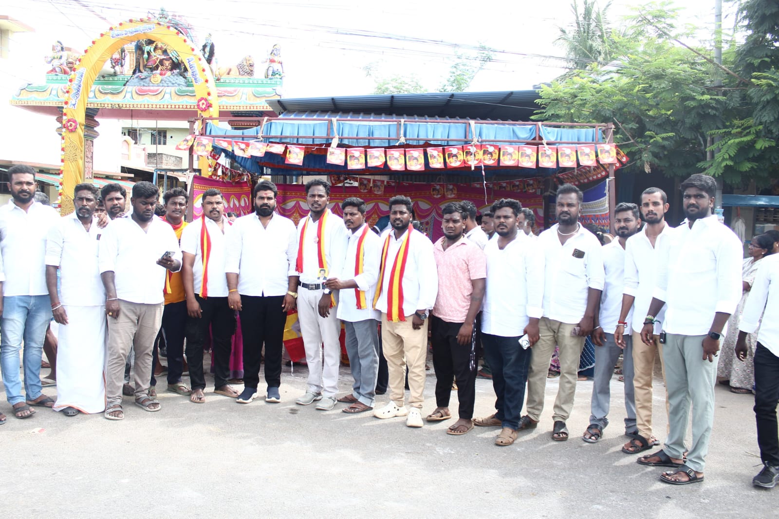 முதல்வர் விஜய் பிறந்தநாளை முன்னிட்டு 500 பேருக்கு அன்னதானம்