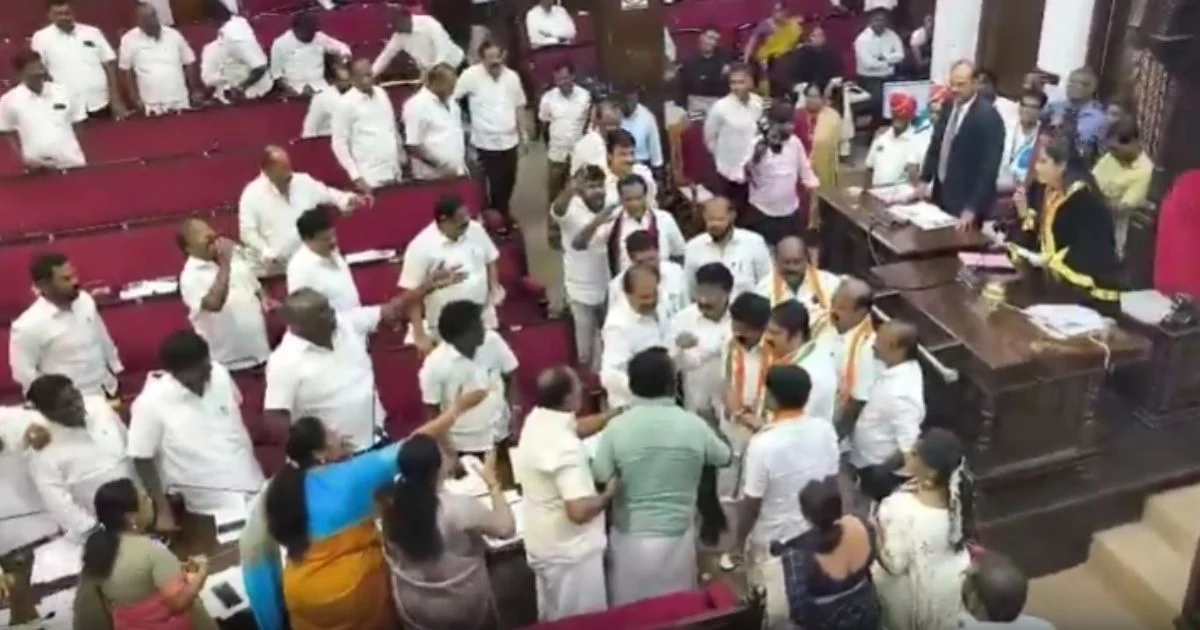 “துரோகி” முழக்கம்.. மல்லுக்கட்டிய திமுக – காங்கிரஸ்- சென்னை மாமன்ற கூட்டத்தில் பரபரப்பு!