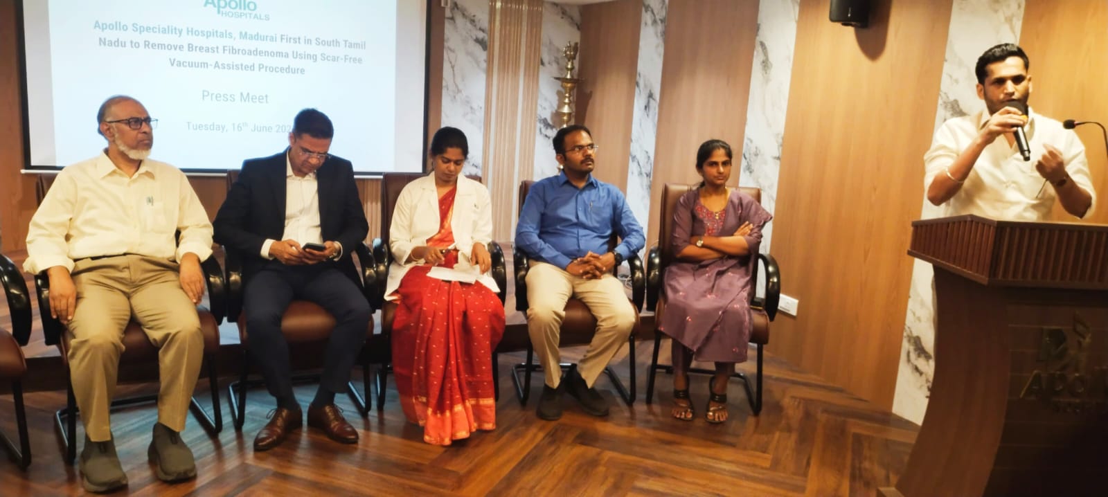 தென் தமிழகத்தில் முதன்முறையாக தழும்புகள் இல்லாத நவீன சிகிச்சை: மார்பகக் கட்டியை வெற்றிகரமாக நீக்கிய மதுரை அப்போலோ மருத்துவமனை
