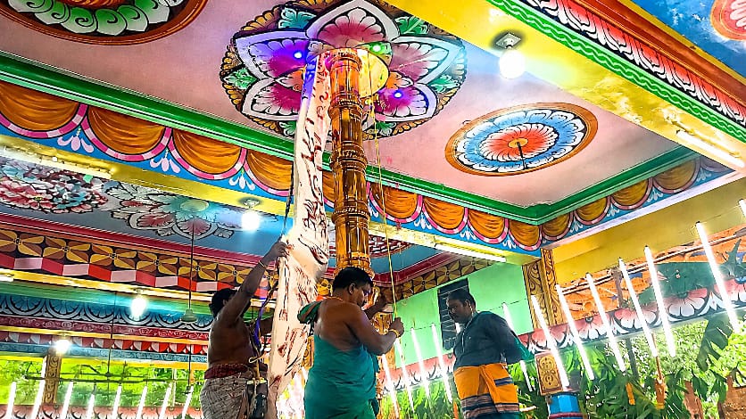முக்கூடல் ஸ்ரீ முத்துமாலை அம்பாள் கோயிலில் ஆனி பெருந்திருவிழா கொடியேற்றத்துடன் கோலாகல தொடக்கம் பத்து நாட்கள் சிறப்பு பூஜைகள், வீதி உலா, கலைநிகழ்ச்சிகள் நடைபெற ஏற்பாடு