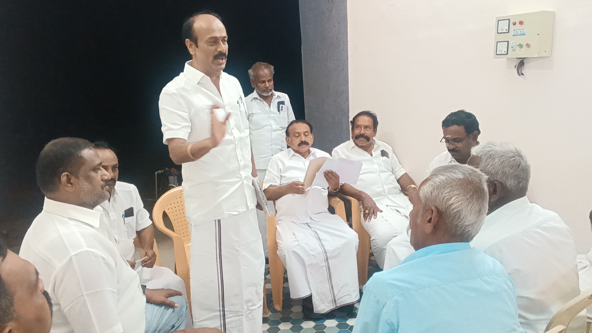 சேரன்மாதேவியில் அ.தி.மு.க. கிழக்கு ஒன்றிய கிளைச் செயலாளர்கள் ஆலோசனைக் கூட்டம்!