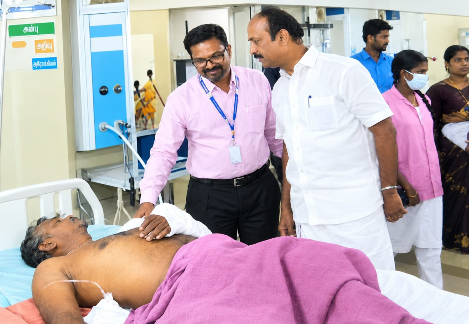 ‎அரசு பஸ்-லாரி மோதி விபத்து: ‎ ‎காயமடைந்தவர்களுக்கு | அ.தி.மு.க.மாவட்ட செயலாளர் ஆறுதல்